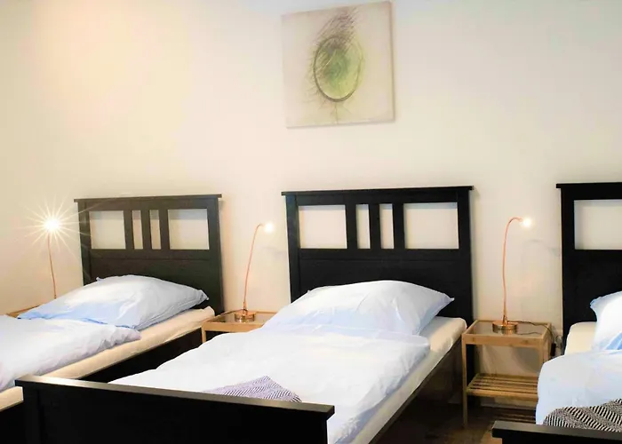 Work And Balcony شقة *